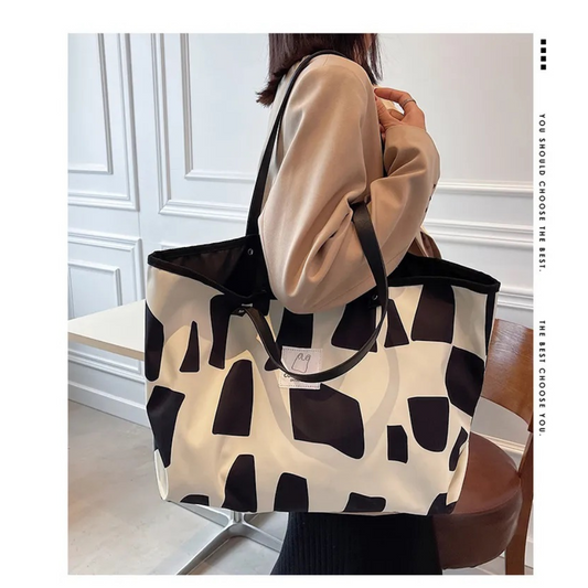 BOLSO CARTERA CON BROCHE BLANCO Y NEGRO